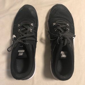 Gently Worn 10.5 Nike women’s sneakers